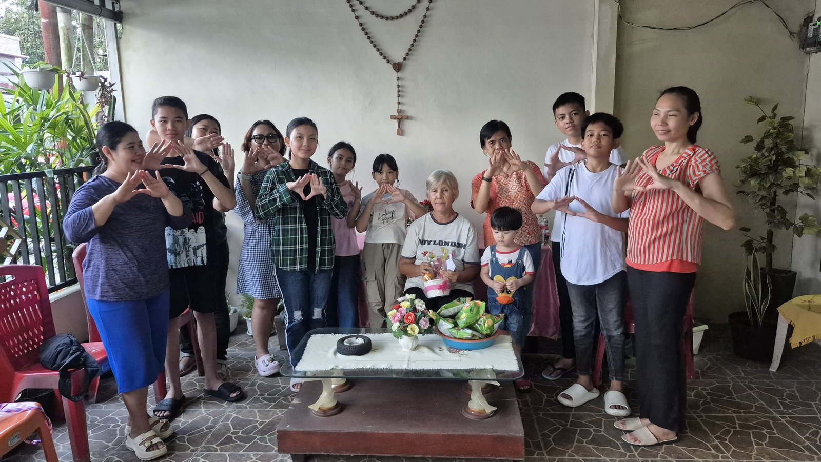 Sekami WR Ursula GPI Kunjungi Lansia dan Orang Sakit