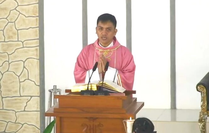 Minggu Laetare, Pastor Valentino Ajak Umat Bersukacita di Tengah Masa Prapaskah