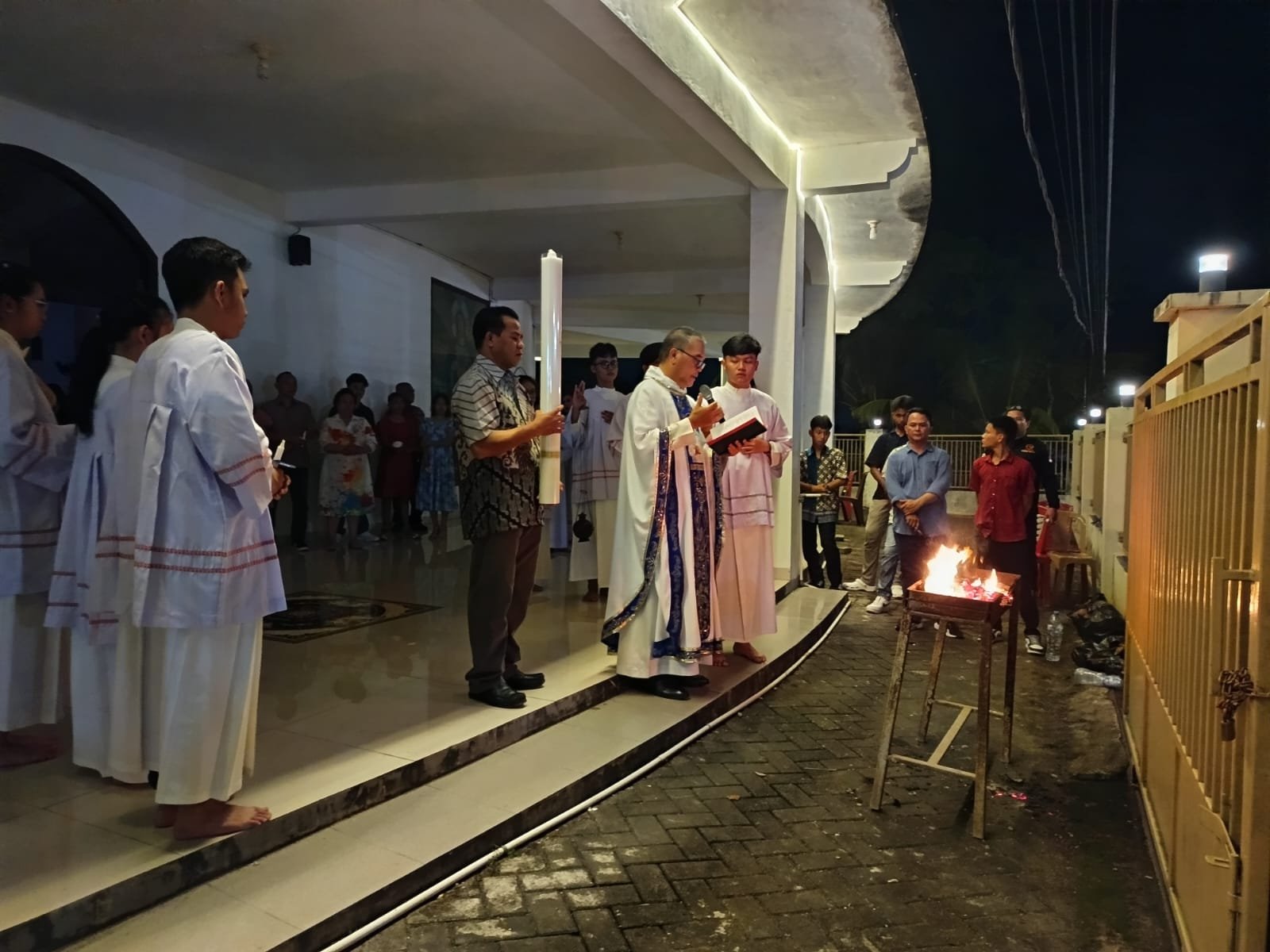 Vigili Paskah, Misteri Cahaya dan Persekutuan Iman 